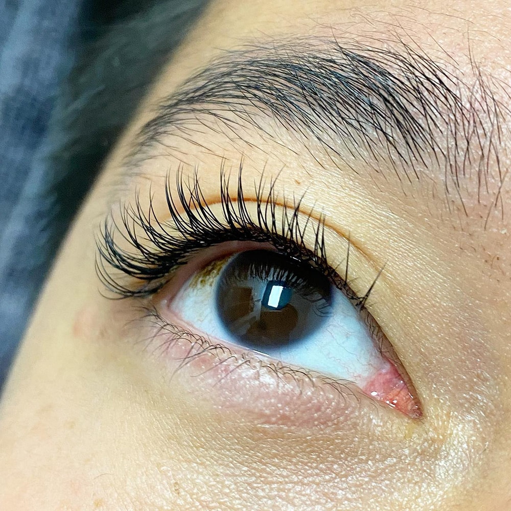 Eyelash extensions La Prairie